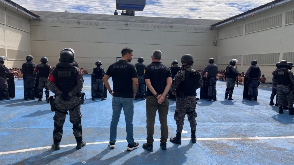 Seap, integrada com as forças de segurança, realiza operação de revista na Unidade Prisional do Puraquequara 3 Operacao revista Foto Seap 1 1024x576 1