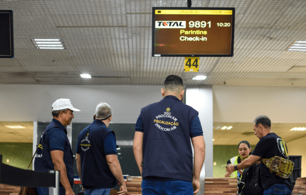 Festival de Parintins 2025: Procon-AM orienta passageiros sobre direitos no transporte aéreo 5 Procon AM Equipe de Fiscalizacao 1