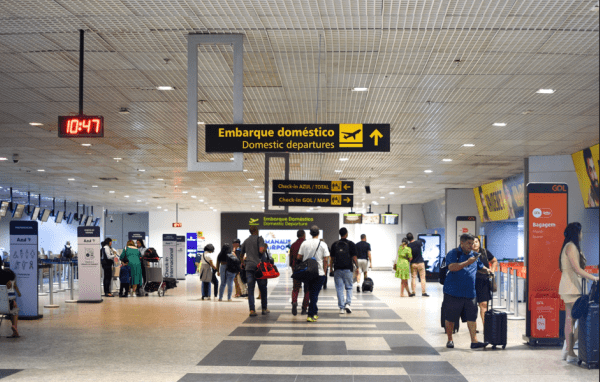 Festival de Parintins 2025: Procon-AM orienta passageiros sobre direitos no transporte aéreo 2 Procon AM Passageiros 1