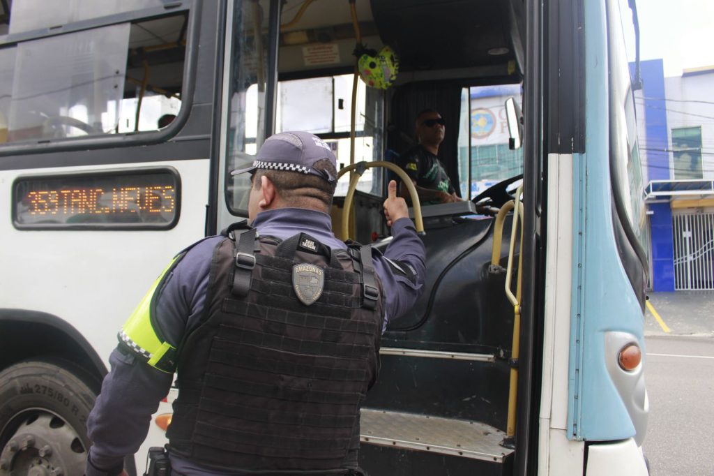 Em maio, número de roubo a ônibus caiu 82% em Manaus 3 REDUCAO CRIMES FOTOS VICTOR DIVULGACAO SSP AM 5 1 1024x682 1