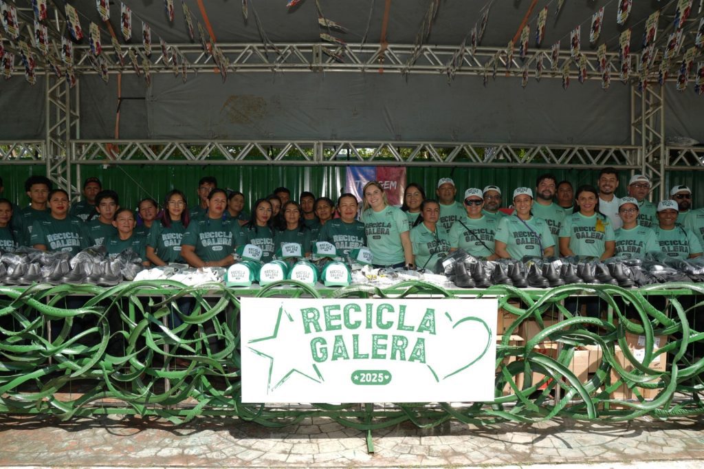 Festival de Parintins 2025: ‘Recicla, Galera’ entrega 250 itens entre EPIs e uniformes para Associação de Catadores 2 SEMA Recicla Galera FOTO Aguilar Abecassis 1024x682 1