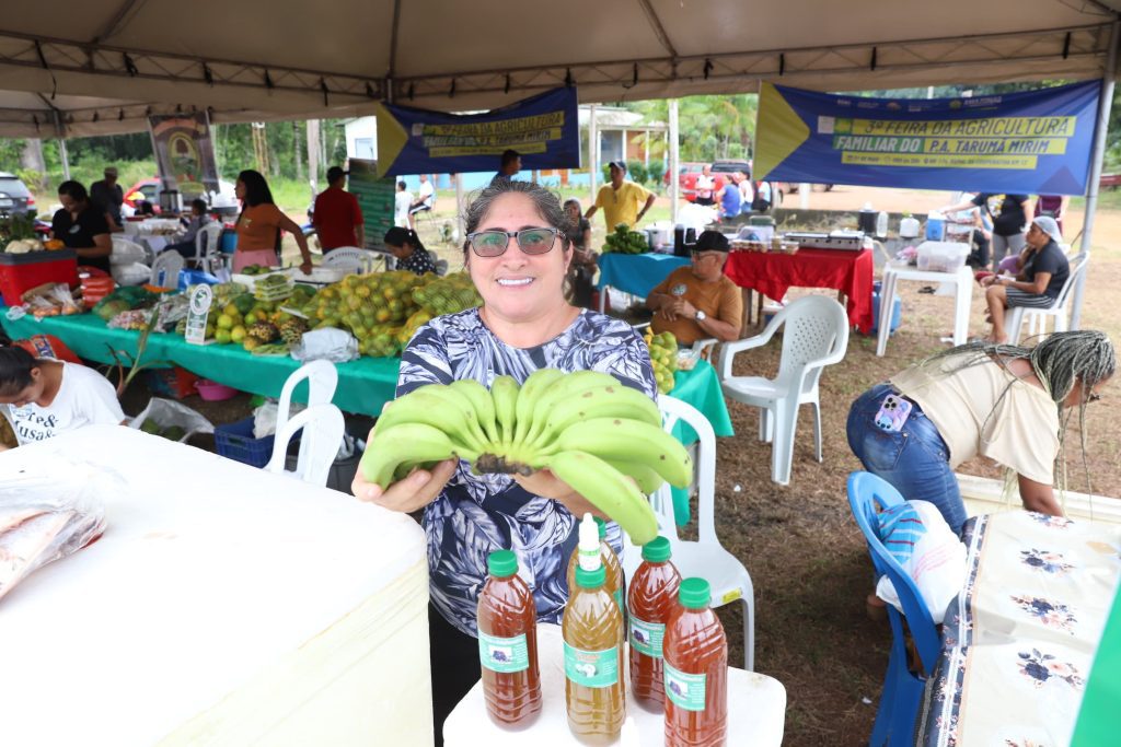 Governo do Amazonas, por meio da Sepror, apoia a 3ª Feira da Agricultura Familiar do Tarumã-Mirim 3 SEPROR TERCEIRA FEIRA DA AGRICULTURA FAMILIAR MANAUS PRODUTORA RURAL CLEOCIANA SILVA FOTO ISAAC MAIA SEPROR 1024x683 1