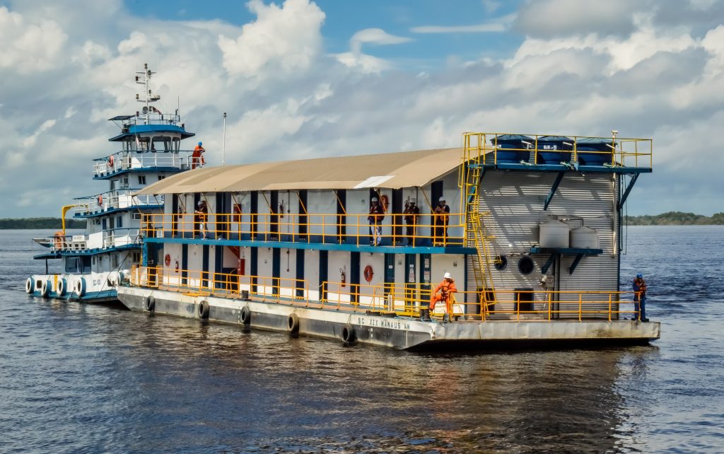 Operação Cheia 2025: Governo do Amazonas envia Balsa Hospital e Barco São João para apoiar ações de saúde em Anamã 2 SES AM 2 Balsa e Barco Hospital Foto Evandro Seixas SES AM 1024x642 1