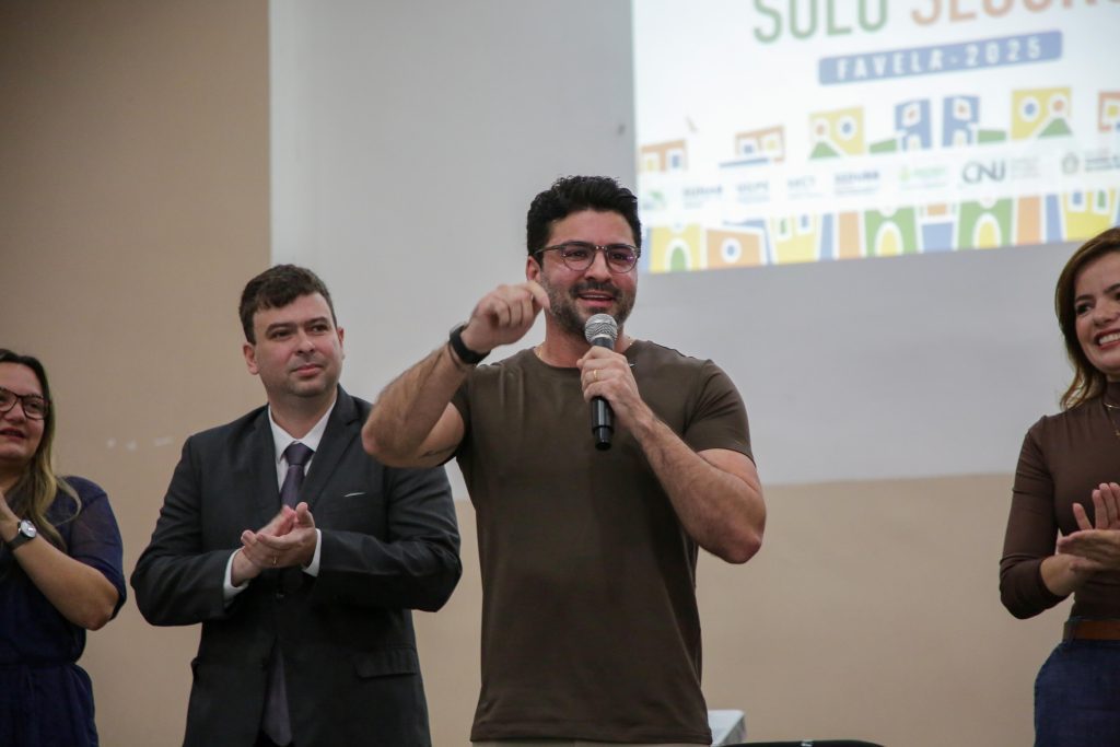 Governo do Amazonas entrega 300 títulos definitivos do Conjunto Viver Melhor 1 5 SUHAB 1 300 TITULOS Viver Melhor 1 1024x683 1