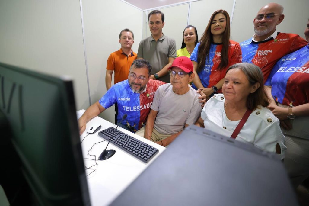 Governador Wilson Lima inaugura serviço de Telessaúde em Parintins e amplia rede de saúde digital no Baixo Amazonas 7 Teleconsulta Parintins Foto Diego Peres Secom 2 1024x682 1