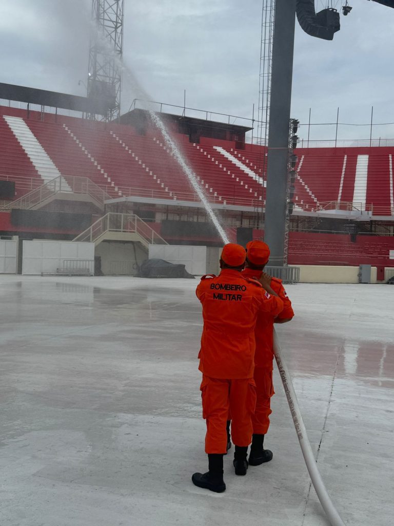 Festival de Parintins 2025: Corpo de Bombeiros vistoria sistemas de incêndio e evacuação de pessoas e libera o Bumbódromo para as apresentações dos bois 3 Vistoria Bombeiros no Bumbodromo Foto CBMAM 2 768x1024 1