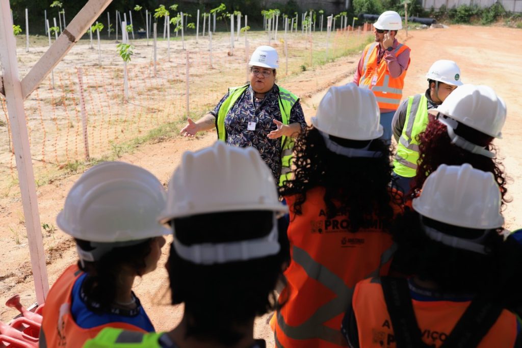 Mês do Meio Ambiente: UGPE leva estudantes para conhecer projeto de reflorestamento do Prosamin+ 7 WhatsApp Image 2025 06 16 at 161924 1024x683 1