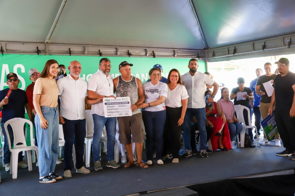 Em Parintins e Boa Vista do Ramos, Governo do Amazonas concede R$ 676,1 mil em crédito rural 5 WhatsApp Image 2025 06 23 at 134545 1 1024x682 1