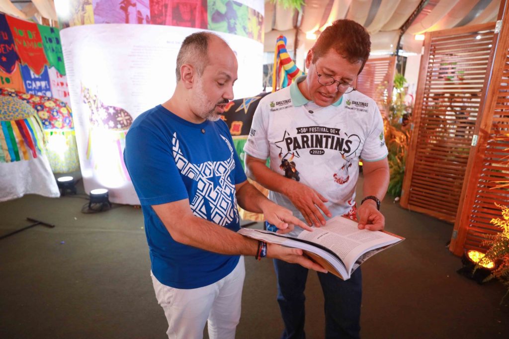 Festival de Parintins 2025: Com apoio do Governo do Amazonas, Almanaque do Festival é lançado na Ilha Tupinambarana 2 WhatsApp Image 2025 06 26 at 115702 1024x682 1
