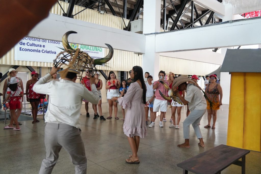 Festival de Parintins 2025: Visita guiada ao Bumbódromo bate recorde de público e reforça alta da cultura e turismo em Parintins 2 WhatsApp Image 2025 06 30 at 100957 1024x682 1