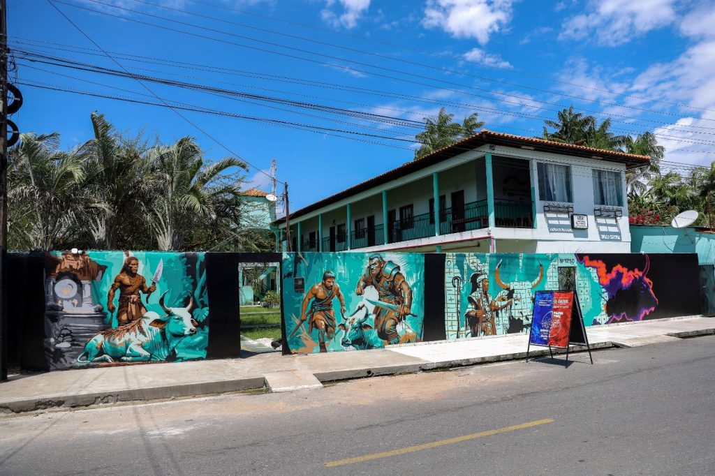 Festival de Parintins 2025: artistas do projeto ‘Galeria Cidade Aberta’ falam sobre as obras e inspirações 2 cultura galeria cidade aberta artista foto Eduardo Melo 1 1024x682 1