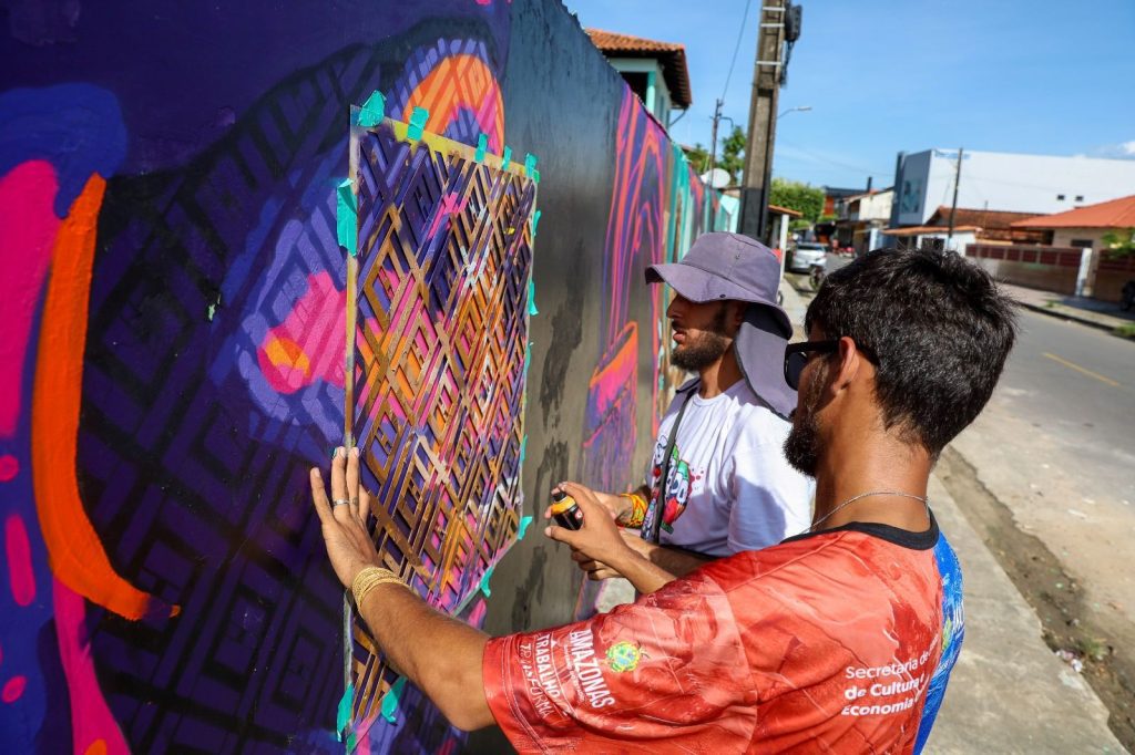 Festival de Parintins 2025: artistas do projeto ‘Galeria Cidade Aberta’ falam sobre as obras e inspirações 7 cultura galeria cidade aberta artista foto Eduardo Melo 6 1024x682 1