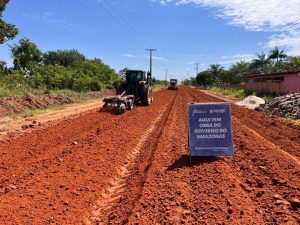 Governo do Amazonas retoma obra de pavimentação do ramal do Barro Alto, em Manaquiri