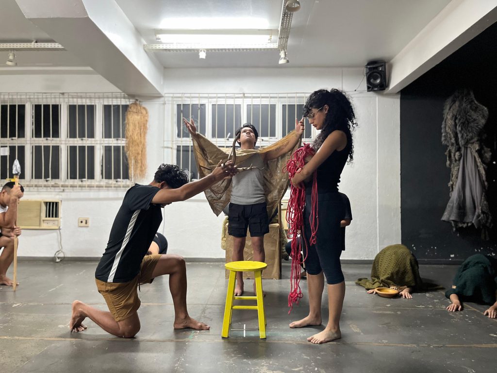 ‘A Memória da Pedra’: Grupo Experimental do Liceu leva ritual cênico ao palco do Teatro Amazonas 2 ‘A Memória da Pedra’: Grupo Experimental do Liceu leva ritual cênico ao palco do Teatro Amazonas
