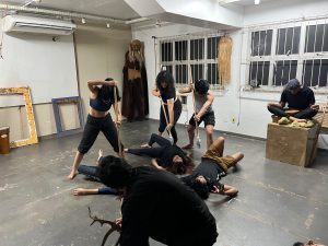 ‘A Memória da Pedra’: Grupo Experimental do Liceu leva ritual cênico ao palco do Teatro Amazonas