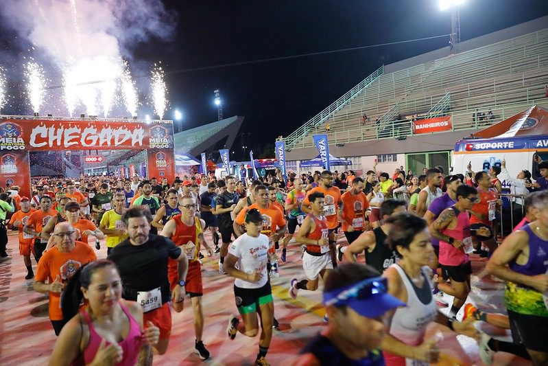 Com quase 3 mil participantes, a 28ª Corrida do Fogo teve premiação de até R$ 1 mil e ‘experiência bombeiro’ 2 Com quase 3 mil participantes, a 28ª Corrida do Fogo teve premiação de até R$ 1 mil e ‘experiência bombeiro’