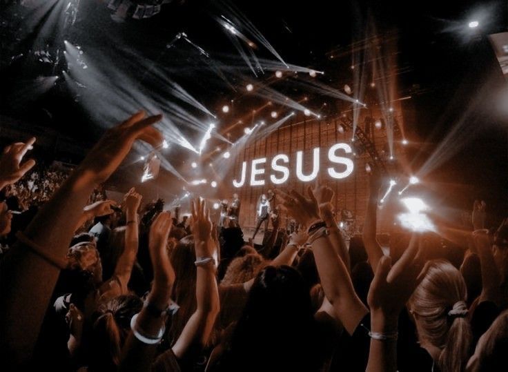Alegria que Irradia: Celebrando um Dia Especial com Fé