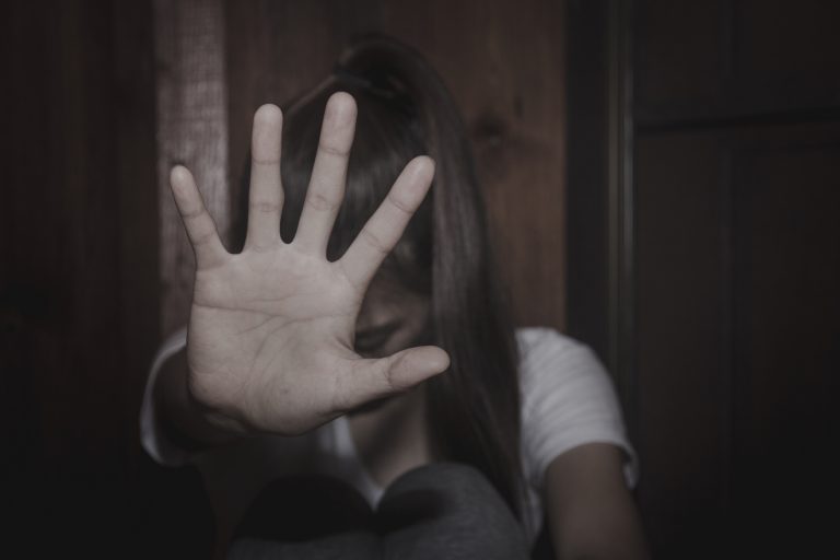 Nova lei acaba com atenuante de idade para crimes sexuais contra mulheres
