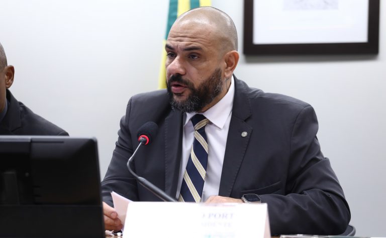 Comissão aprova criação de programa de letramento digital para pessoas idosas