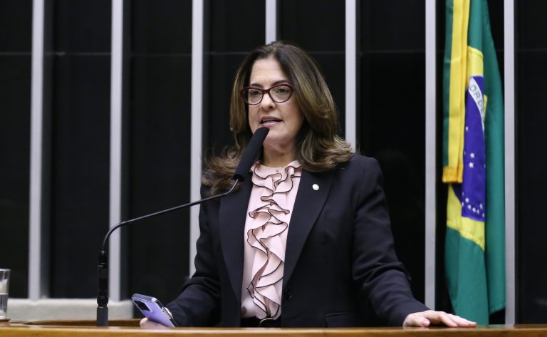 Comissão aprova projeto para conscientizar sobre parentalidade positiva