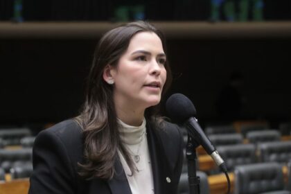 Comissão aprova política de atendimento a brasileiras emigrantes em repartições consulares