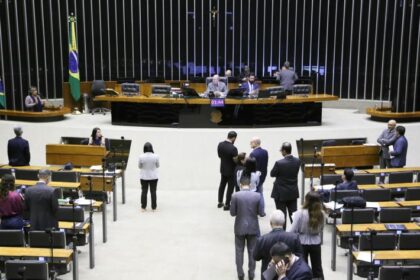 Plenário da Câmara reúne-se nesta manhã para votar criação de grupos parlamentares