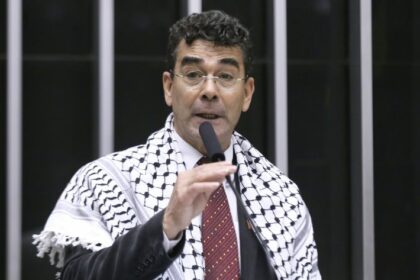 Defensores da causa palestina denunciam violações do direito internacional e pedem justiça para palestinos