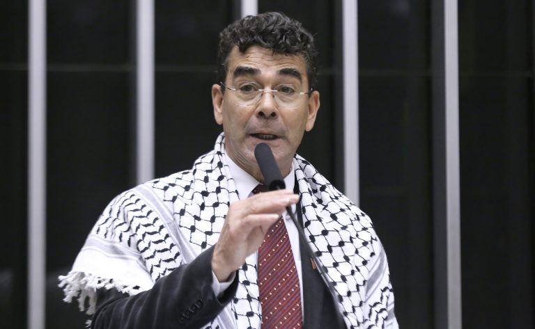 Defensores da causa palestina denunciam violações do direito internacional e pedem justiça para palestinos
