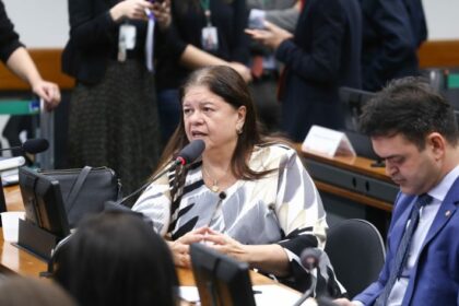 Comissão aprova responsabilidade de redes sociais sobre conteúdo ofensivo a crianças e adolescentes