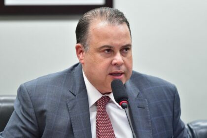 Comissão aprova projeto que facilita instalação de infraestruturas básicas de telefonia celular
