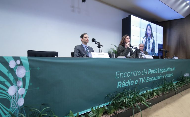 Seminário discute futuro das rádios legislativas e atrai cidades interessadas na implantação de emissoras