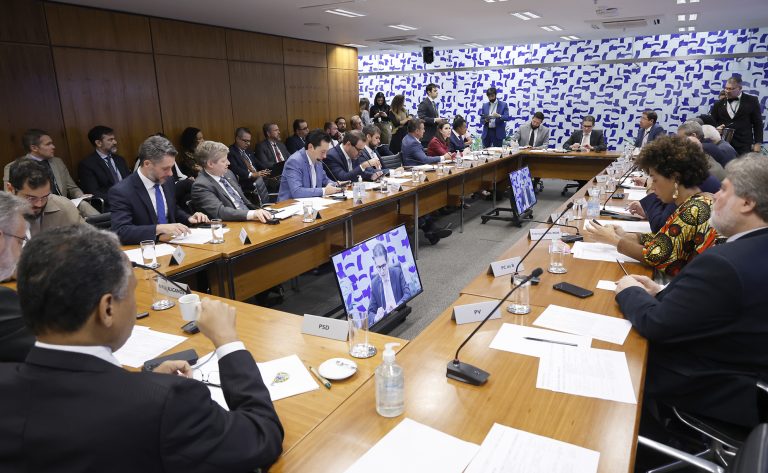 Líderes decidem votar projeto que reduz benefícios fiscais federais