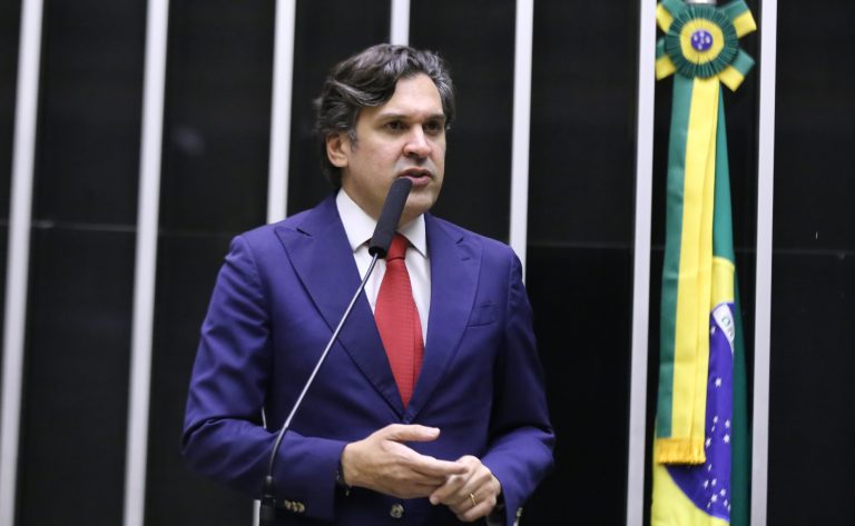 Câmara aprova projeto que cria a Estratégia Nacional de Saúde; acompanhe