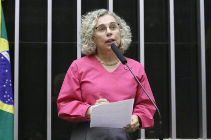 Comissão aprova projeto que proíbe qualquer caso de casamento antes dos 16 anos