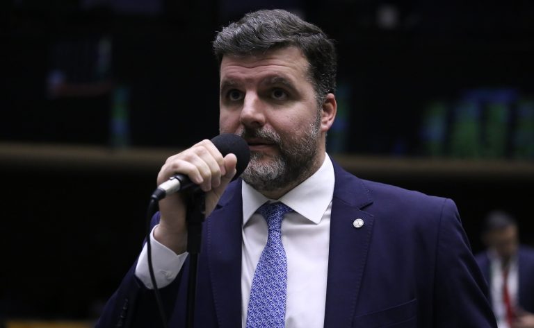 Deputados manifestam-se a favor e contra o projeto sobre licenciamento ambiental